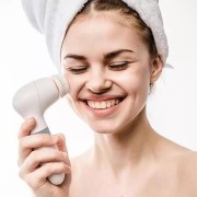 UNIQ Elektrisk ansigtsbørste - Facial Cleansing Brush